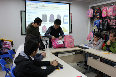 Dongguan Jing Hao Handbag Products Co., Limited, fabriek productielijn